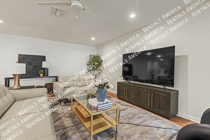 Building Photo - 7007 N Vía De Manana