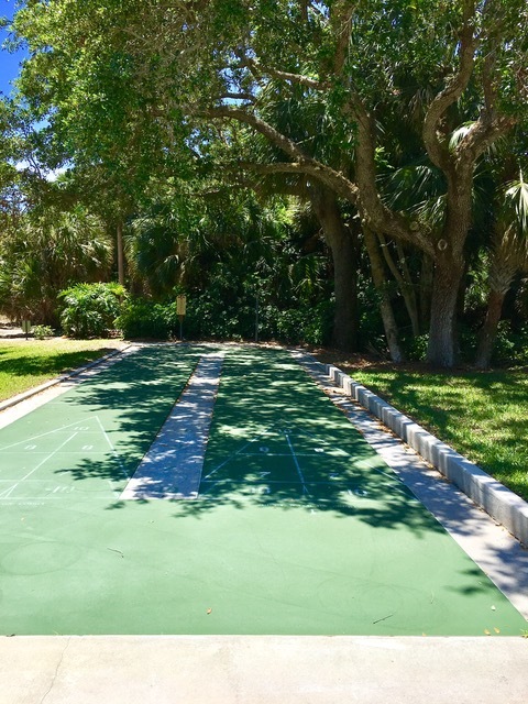 Shuffle board - 5601 Highway A1A