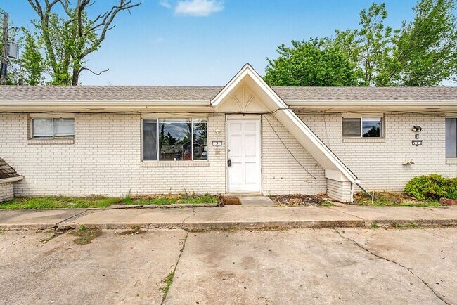 Building Photo - 514 N 8th St