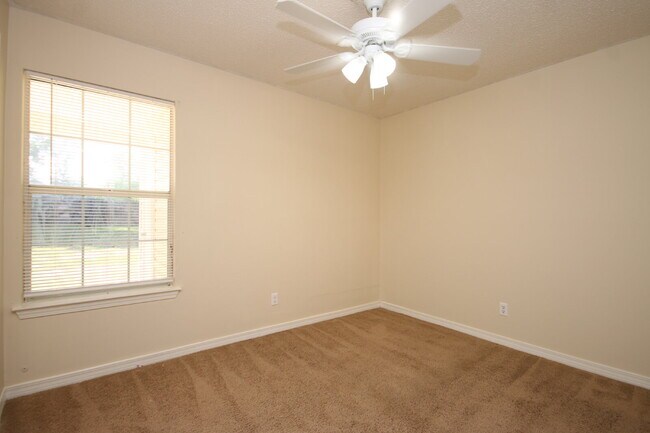 Building Photo - Spacious 3BR/2BA Home in West Pensacola – ...