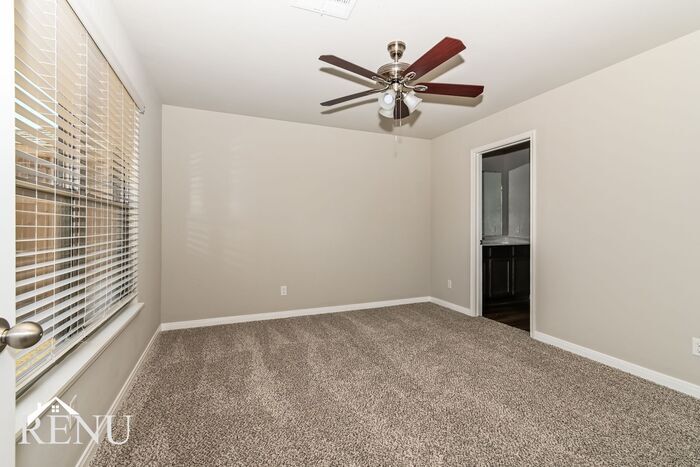 Building Photo - 1705 Burgundy Dr