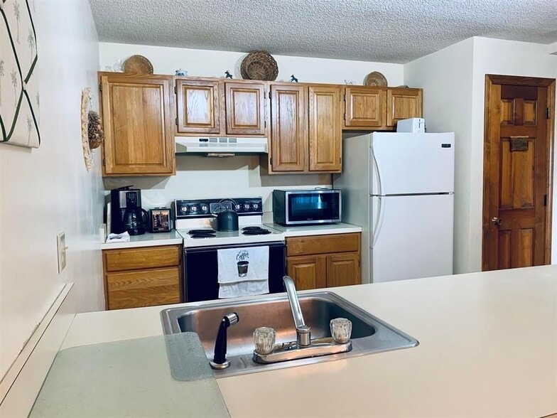 Building Photo - 61 Woodbury, 43