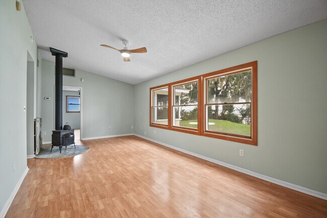 Building Photo - 125 CR 13 S