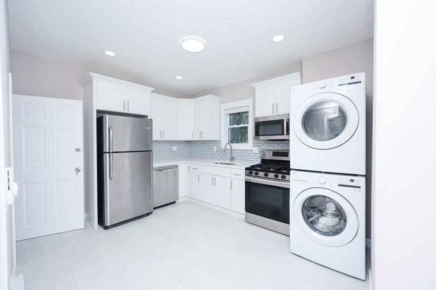 Building Photo - 15 Saunders St