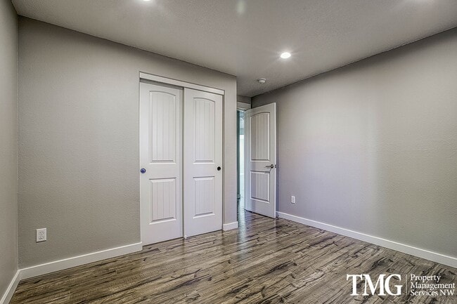 Building Photo - Stylish One-Level Living in East Vancouver!