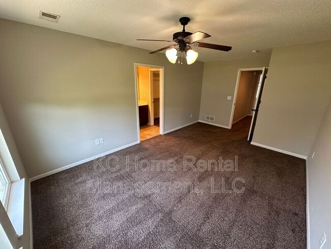 Building Photo - 1610 N 127th St
