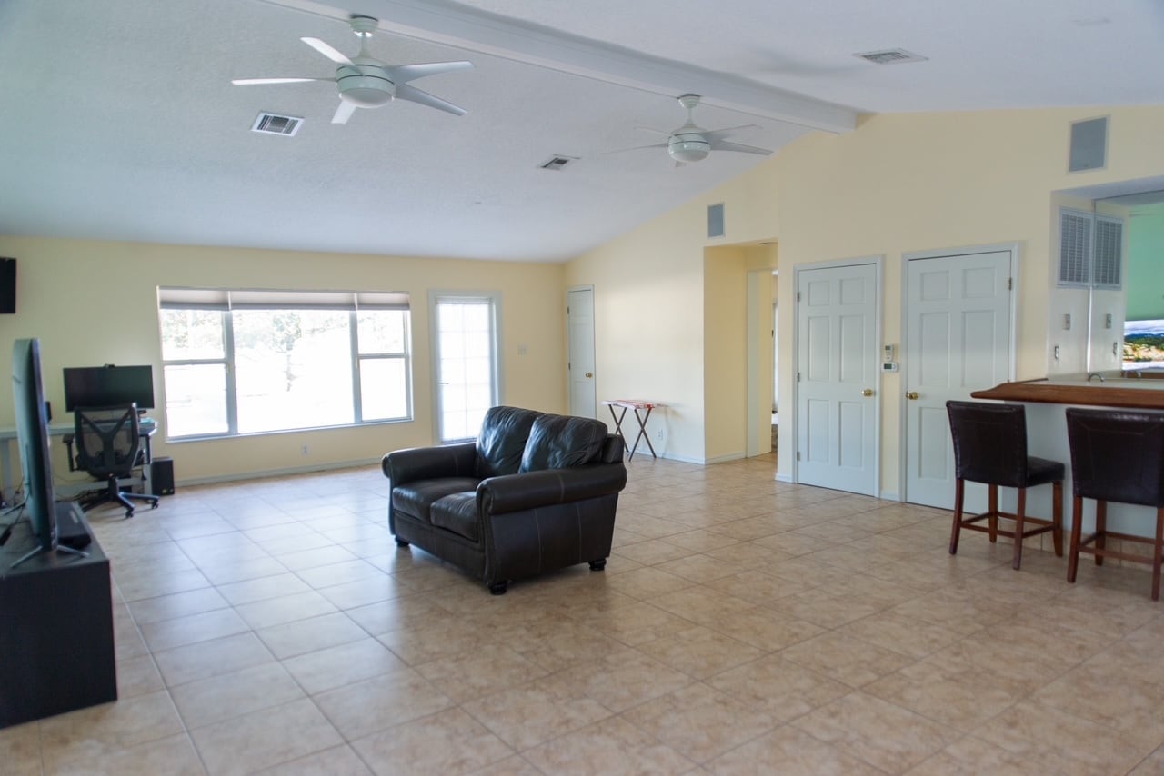 Building Photo - 315 Lazy Acres Ln