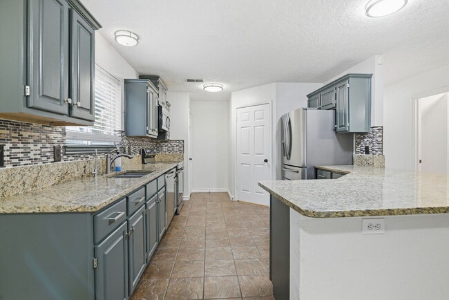 Building Photo - Modern Living Near UTSA/USAA: Quiet Cul-de-Sac with BONUS Space