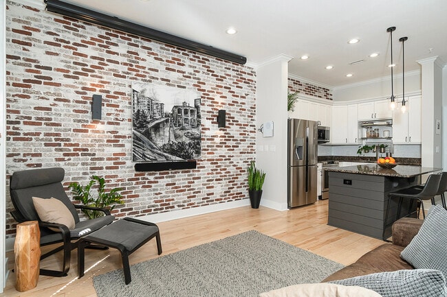 Primary Photo - Poinsett Corners / Unit 110