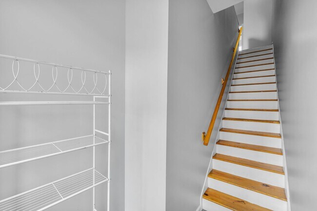 Building Photo - 147 N 10th St