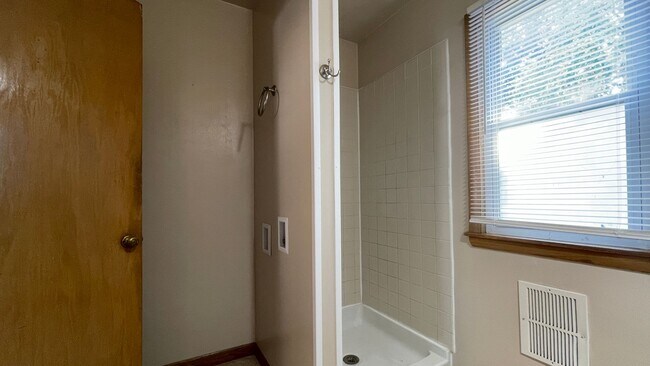 Building Photo - 4924 N 73rd St