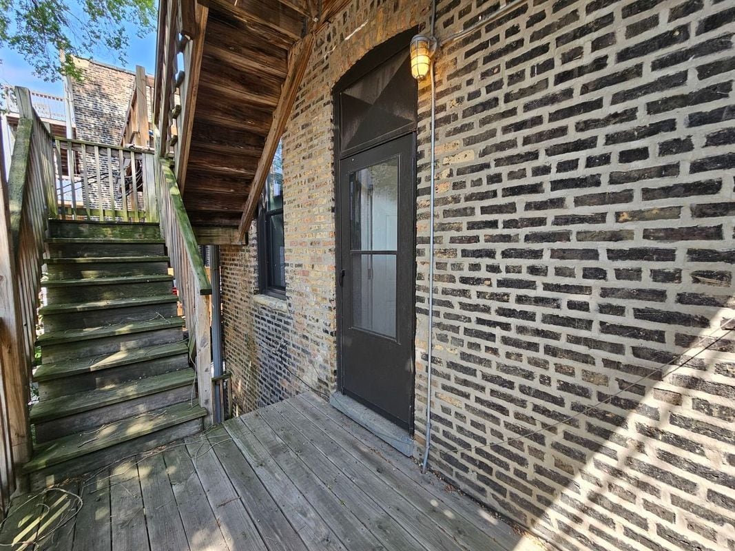 Building Photo - 951 W Armitage Ave