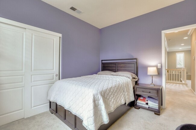 Building Photo - UPGRADED HOME WITH POPULAR FLOOR PLAN ELEG...