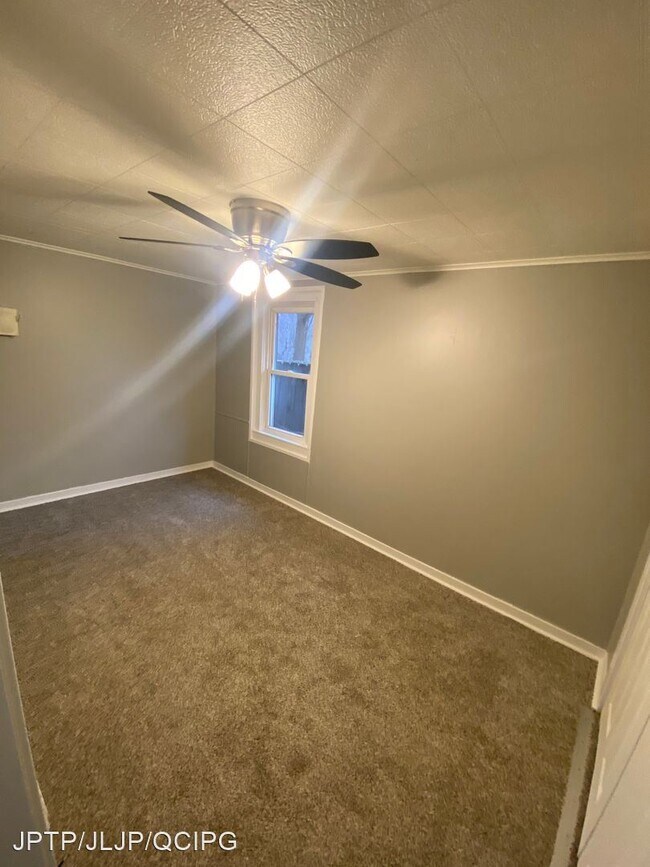 1 br, 1 bath House 2840 1/2 11 1/2 AVENUE 28402811 1/2 11 1/2 Ave