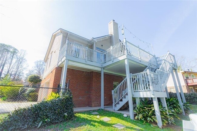 Building Photo - 721 Smithstone Rd SE