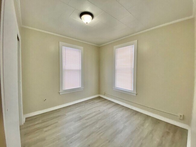 Building Photo - 39 Acushnet Ave