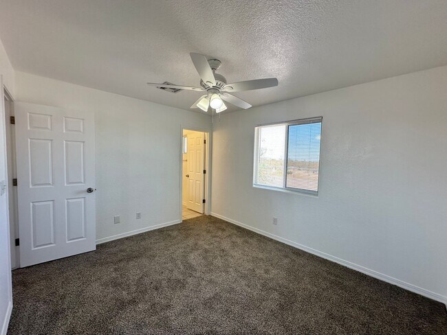 Building Photo - 6582 W Hershey Wy