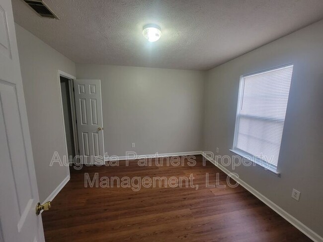 Building Photo - 920 Cammaron Way