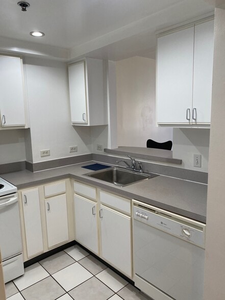 Building Photo - 534 Commonwealth Ave