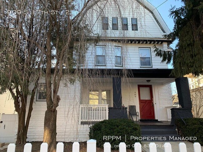 Primary Photo - 909 S 17th St - 2 - 2 beds, 1 full bath