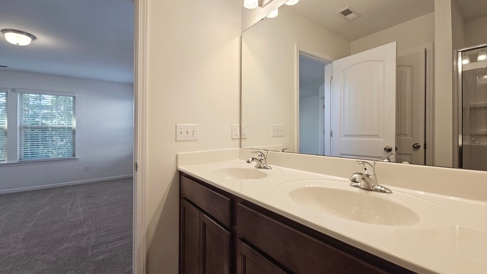 Building Photo - 90 W Grove Point Dr