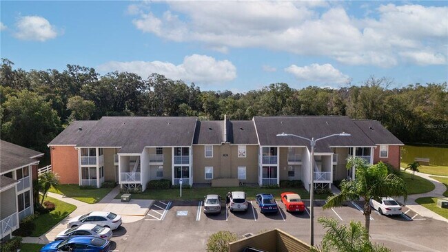 Building Photo - 806 Lake Haven Square