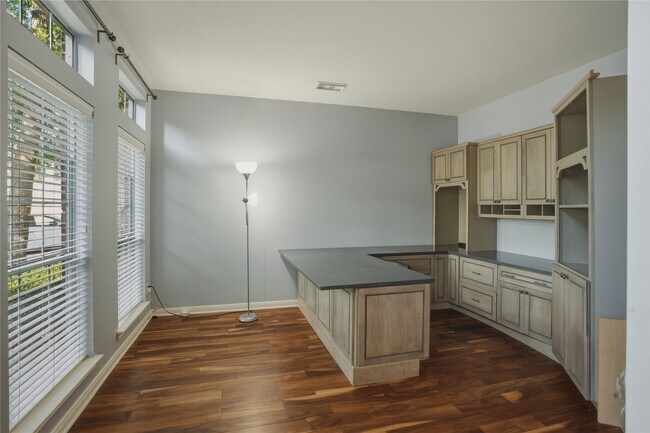 Building Photo - 2302 Marblecrest Ln