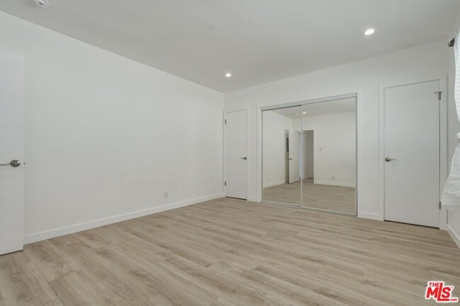 Building Photo - 1827 N Van Ness Ave