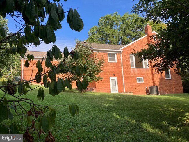 Building Photo - 7325 Radcliffe Dr