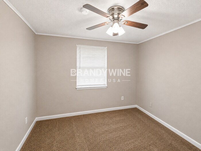 Building Photo - 7418 La Ventura Dr E