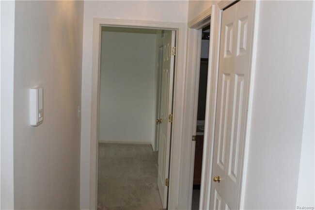Building Photo - 16695 Carriage Way