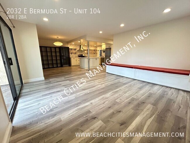 Building Photo - 2032 E Bermuda St