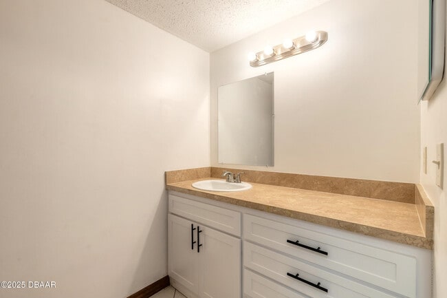 Building Photo - 120 Lakewood Village Cir