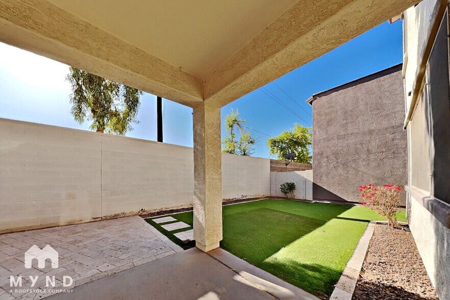 Building Photo - 421 N 119th Dr