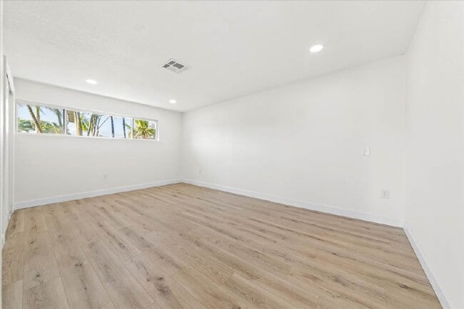 Building Photo - Stunning Newly Rehabbed Single-Family Home — Modern Design • Near Beach, Shopping & Dining!