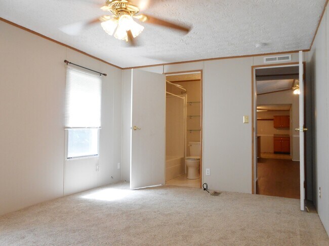 Building Photo - Large 3 Bedroom 3 Bathroom Modular Home in...