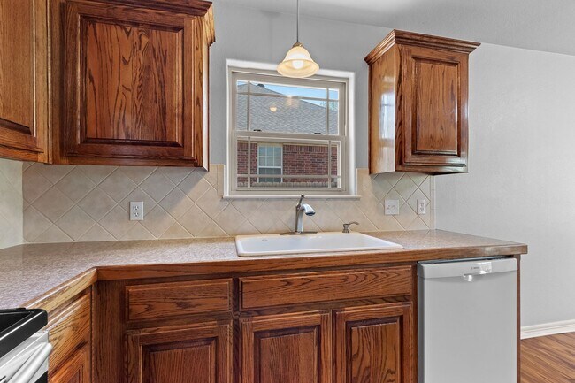 Building Photo - Come home to this gorgeous, light-filled home with an enormous and beautiful backyard!