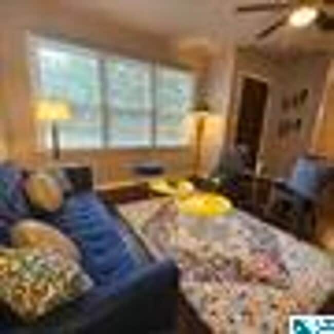 Building Photo - Charming 4 Bedroom, 1 Bathroom house