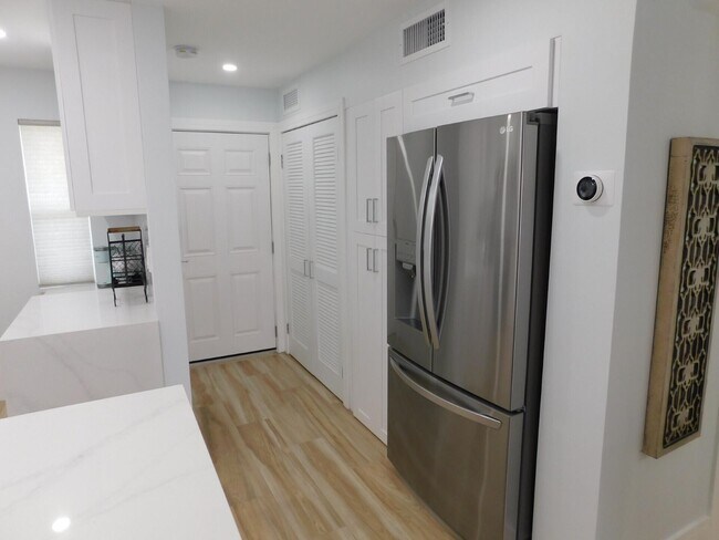 Building Photo - 2871 N Ocean Blvd