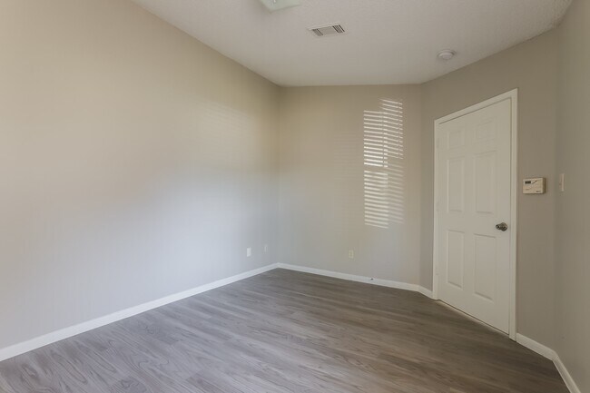 Building Photo - 7712 Sign St