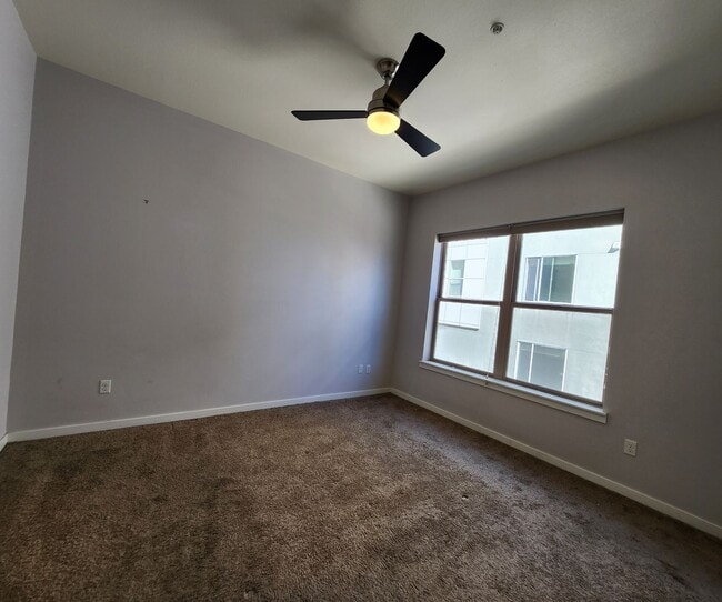 Building Photo - Modern 2 Bed/2 Bath Condo in Vibrant Fort ...