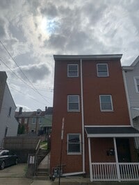 Building Photo - 415 Ella St