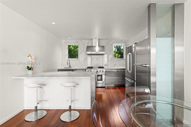 Building Photo - 1601 West Ave