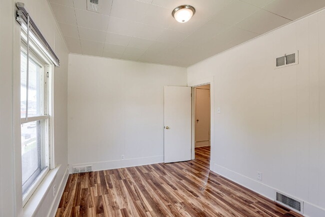 Building Photo - Blackstone Duplex