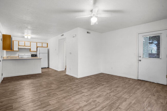 Building Photo - Lakeview Apartments