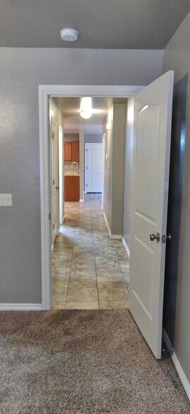 Building Photo - 205 Ashley Dr