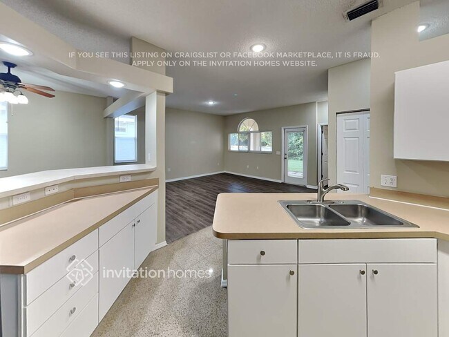 Building Photo - 12227 Winding Woods Way