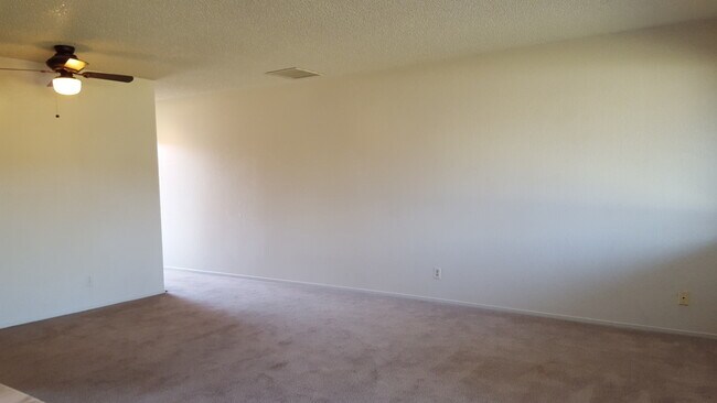 Building Photo - NEW LISTING - FRESH PAINT THROUGHOUT - 1 B...