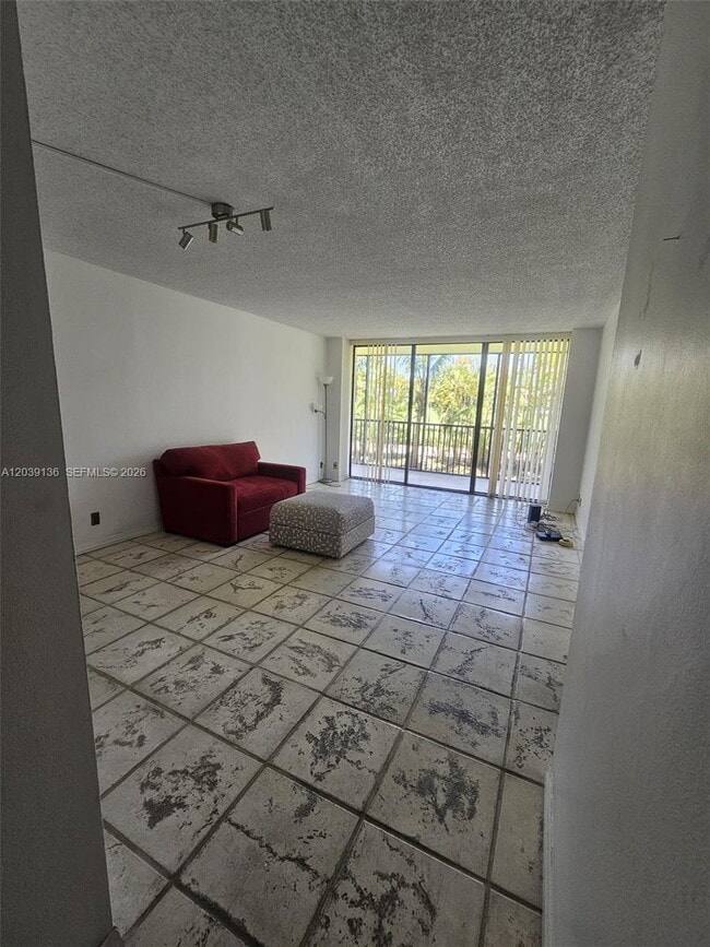 Building Photo - 20335 W Country Club Dr
