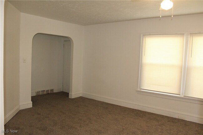 Building Photo - 397 E 148th St